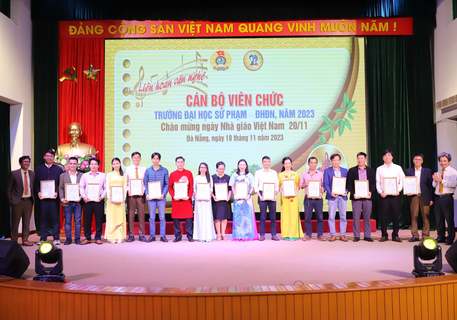Lien hoan van nghe Ngay Nha giao Viet Nam 02