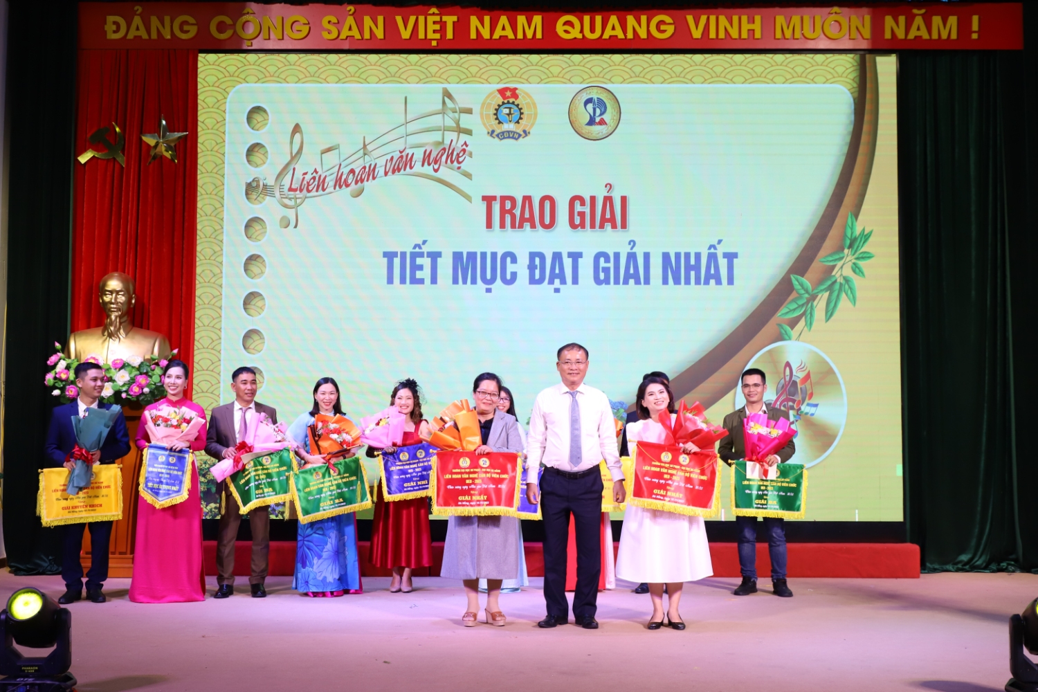 Lien hoan van nghe Ngay Nha giao Viet Nam 06