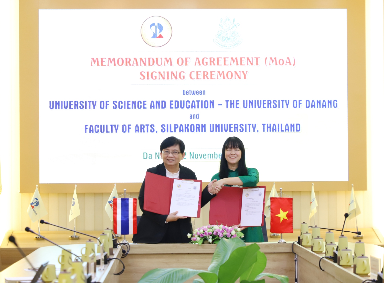 Tiep Dai hoc Silpakorn 10 Ky key MOA