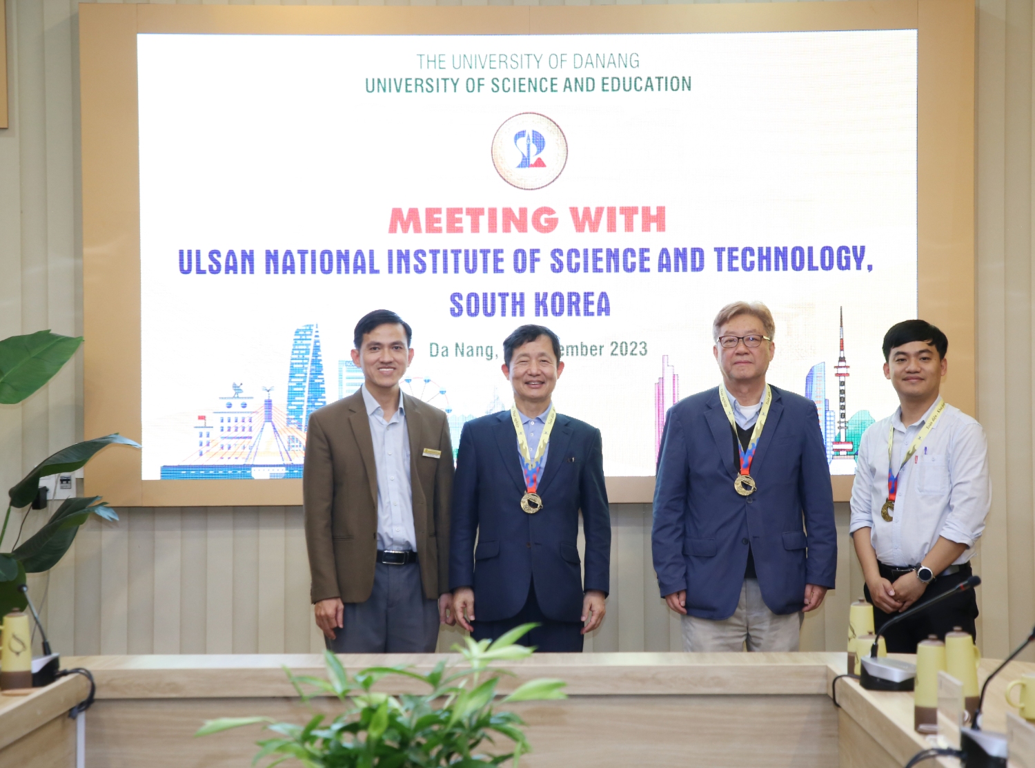 Tiep va lam viec voi Vien Ulsan Han Quoc 03