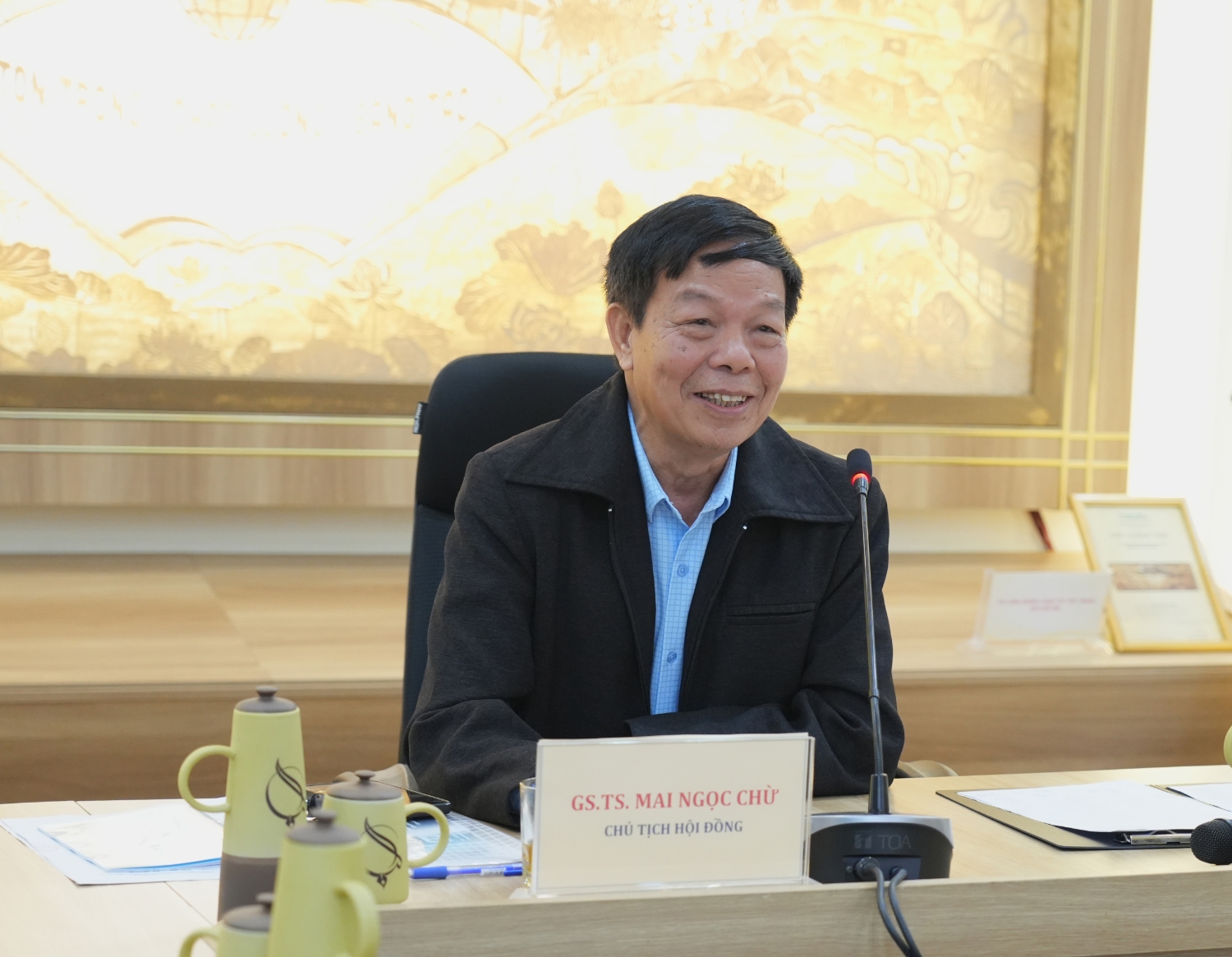 GS.TS. Mai Ngọc Chừ - Chủ tịch Hội đồng đánh giá luận án. 