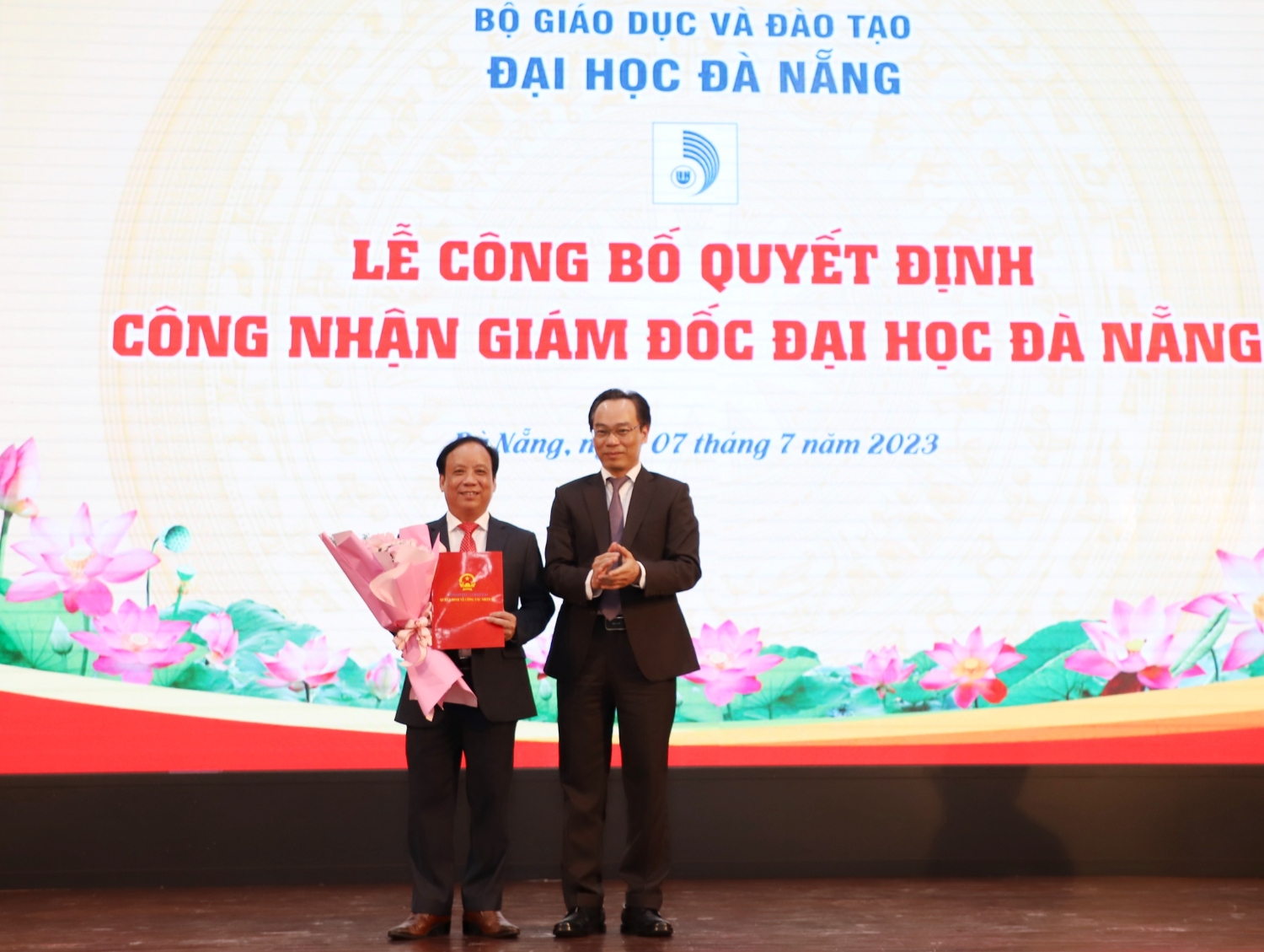 1 Trao quyet dinh bo nhiem GD Dai hoc Da Nang
