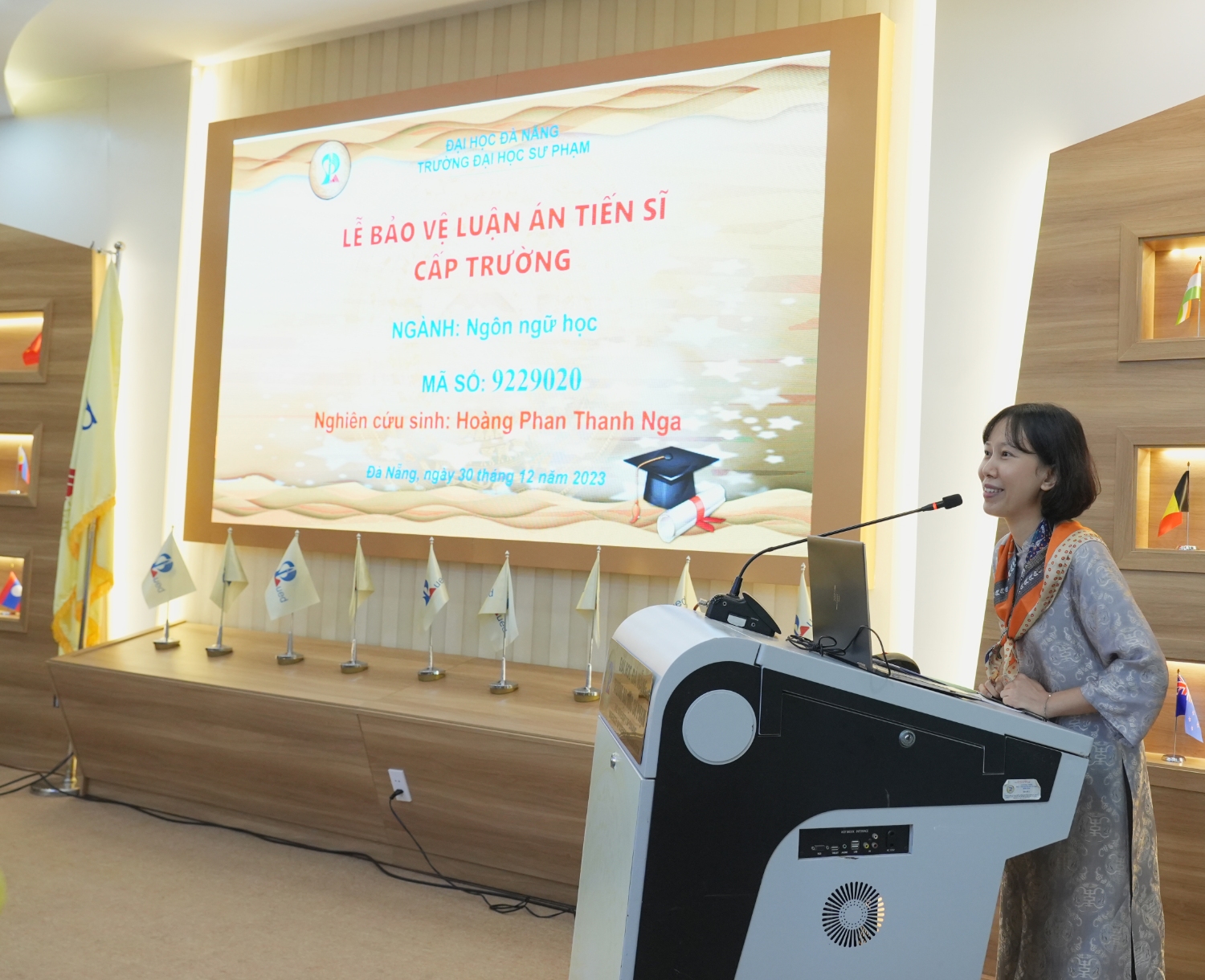 Bao ve luan an tien si nganh Ngon ngu hoc 10