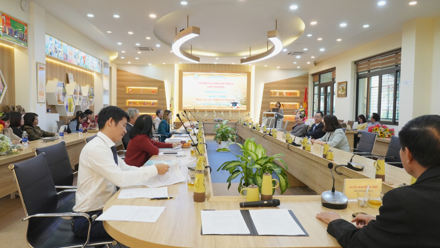 Bao ve luan an tien si nganh Ngon ngu hoc 2