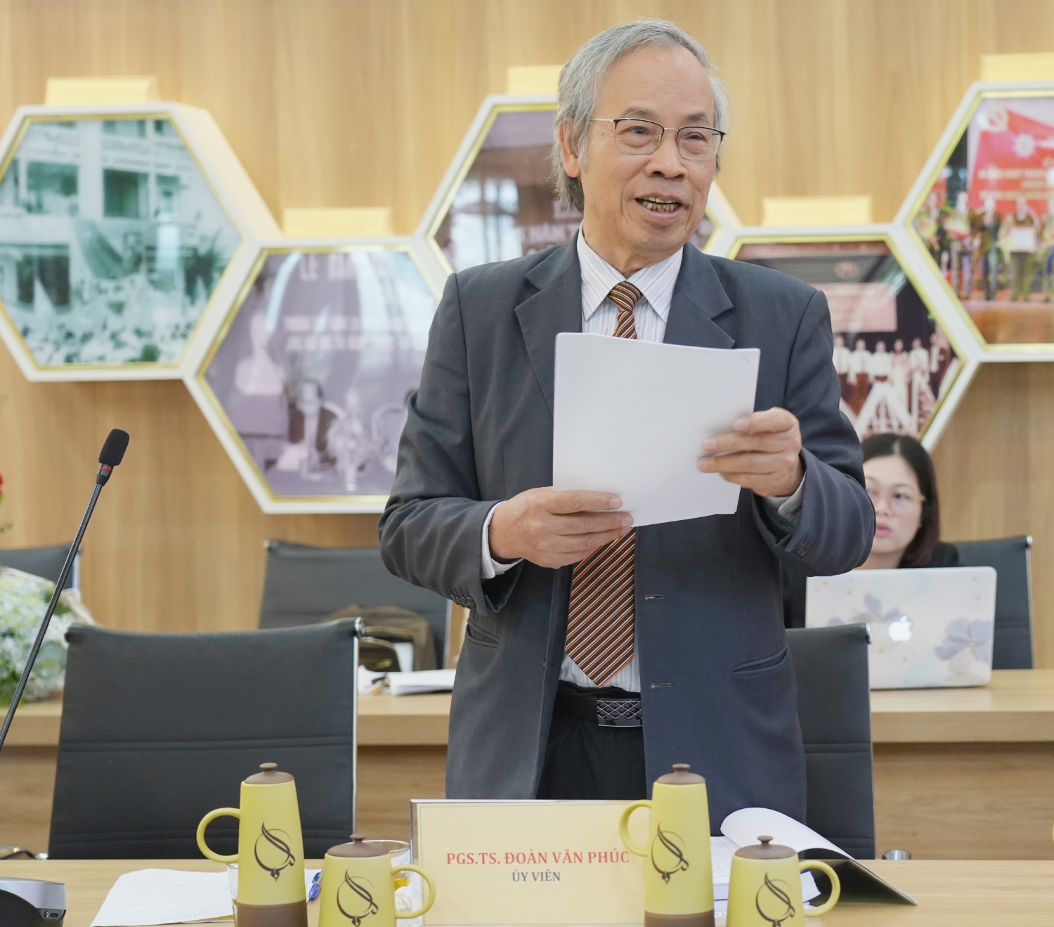 Bao ve luan an tien si nganh Ngon ngu hoc 5