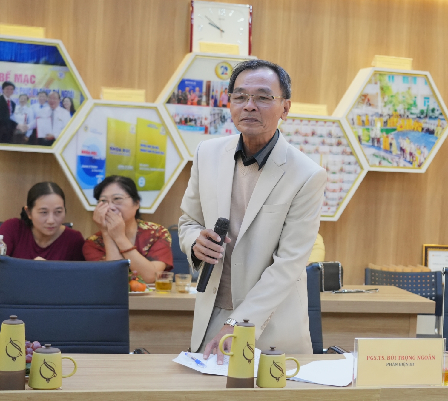 Bao ve luan an tien si nganh Ngon ngu hoc 6