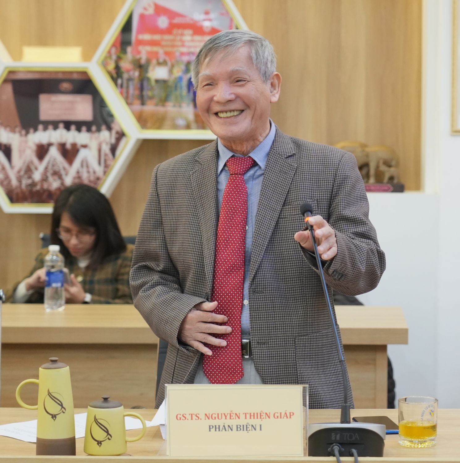 Bao ve luan an tien si nganh Ngon ngu hoc 8