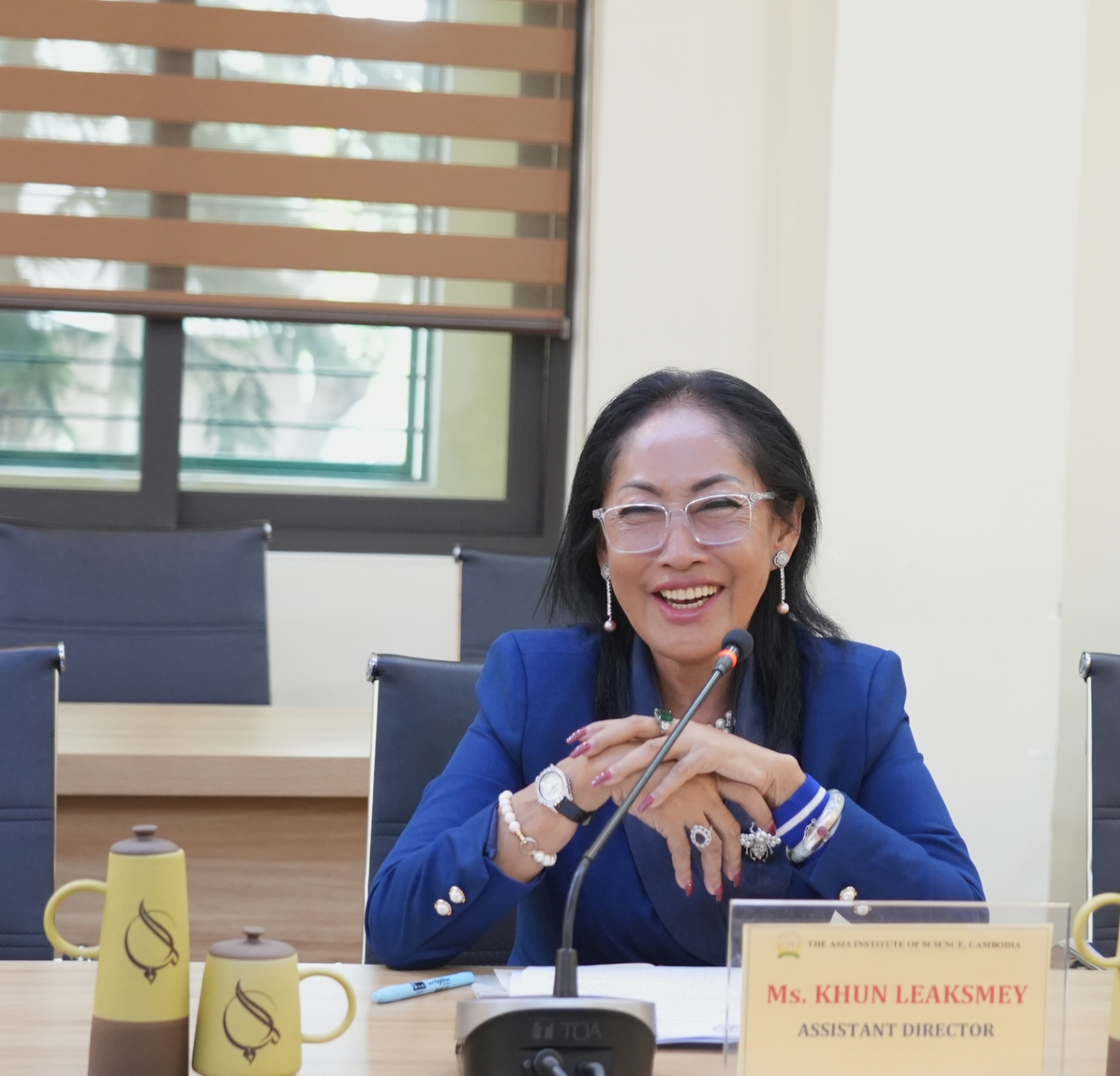 Dai dien Vien Khoa hoc Chua A Cam Pu Chia lam viec tai UED 04