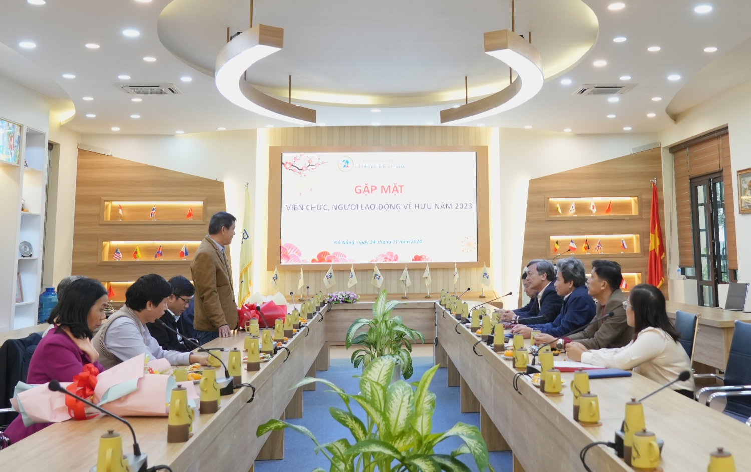 Gap mat CBVC nghi huu nam 2023 01