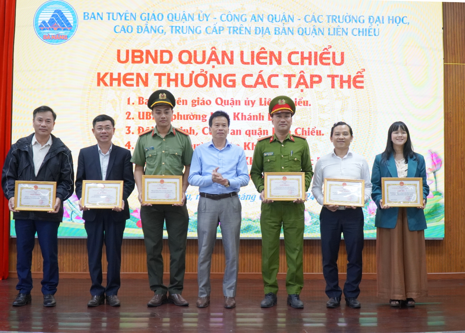 Truong Dai hoc Su pham – DHDN nhan giay khen ve cong tac dam bao ANQG va TTATXH tren linh vuc giao duc 02