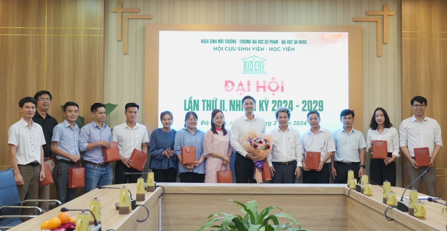 Dai hoi BAn lien lac CSV Khoa Sinh MT 04