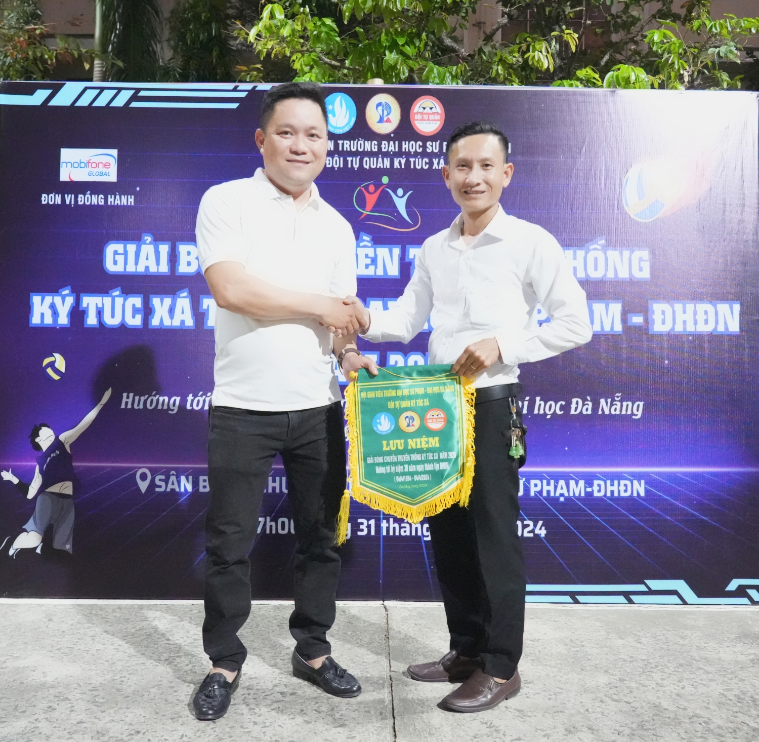 Giai Bong chuyen KTX UED 06