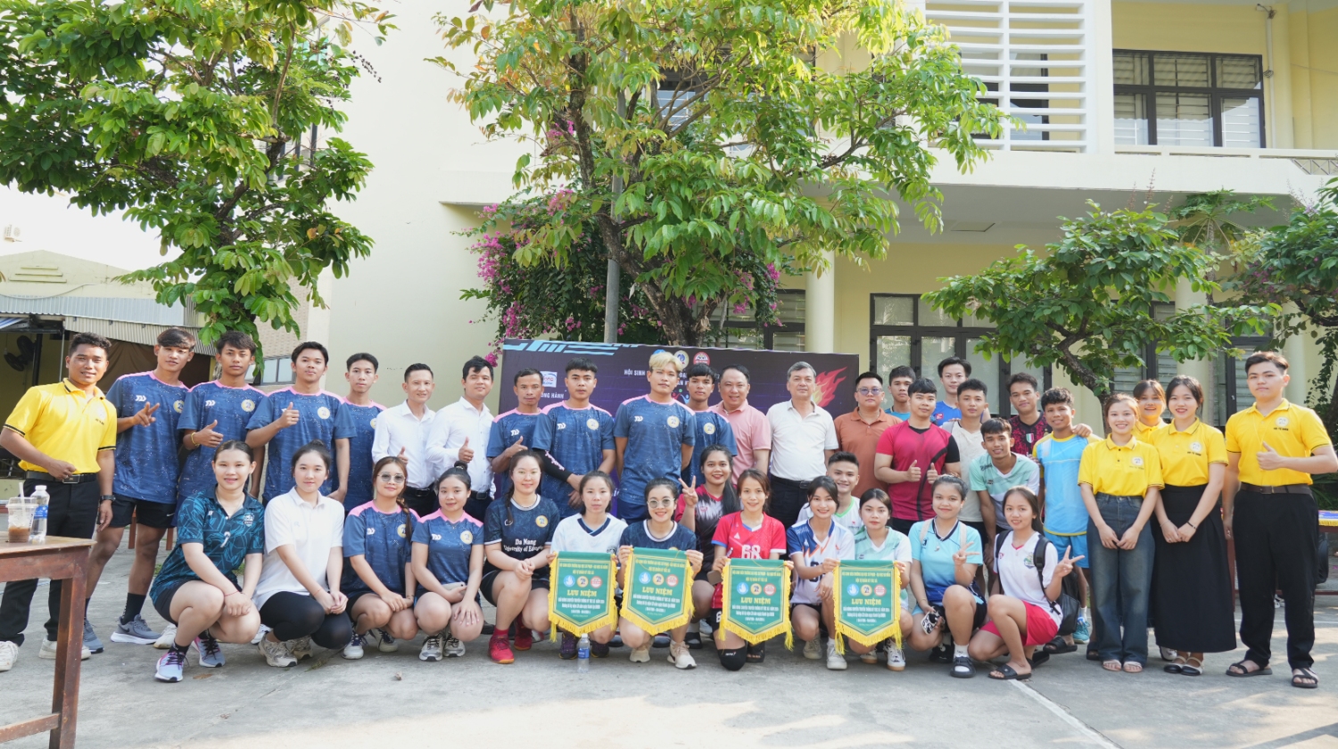 Giai bong chuyen KTX