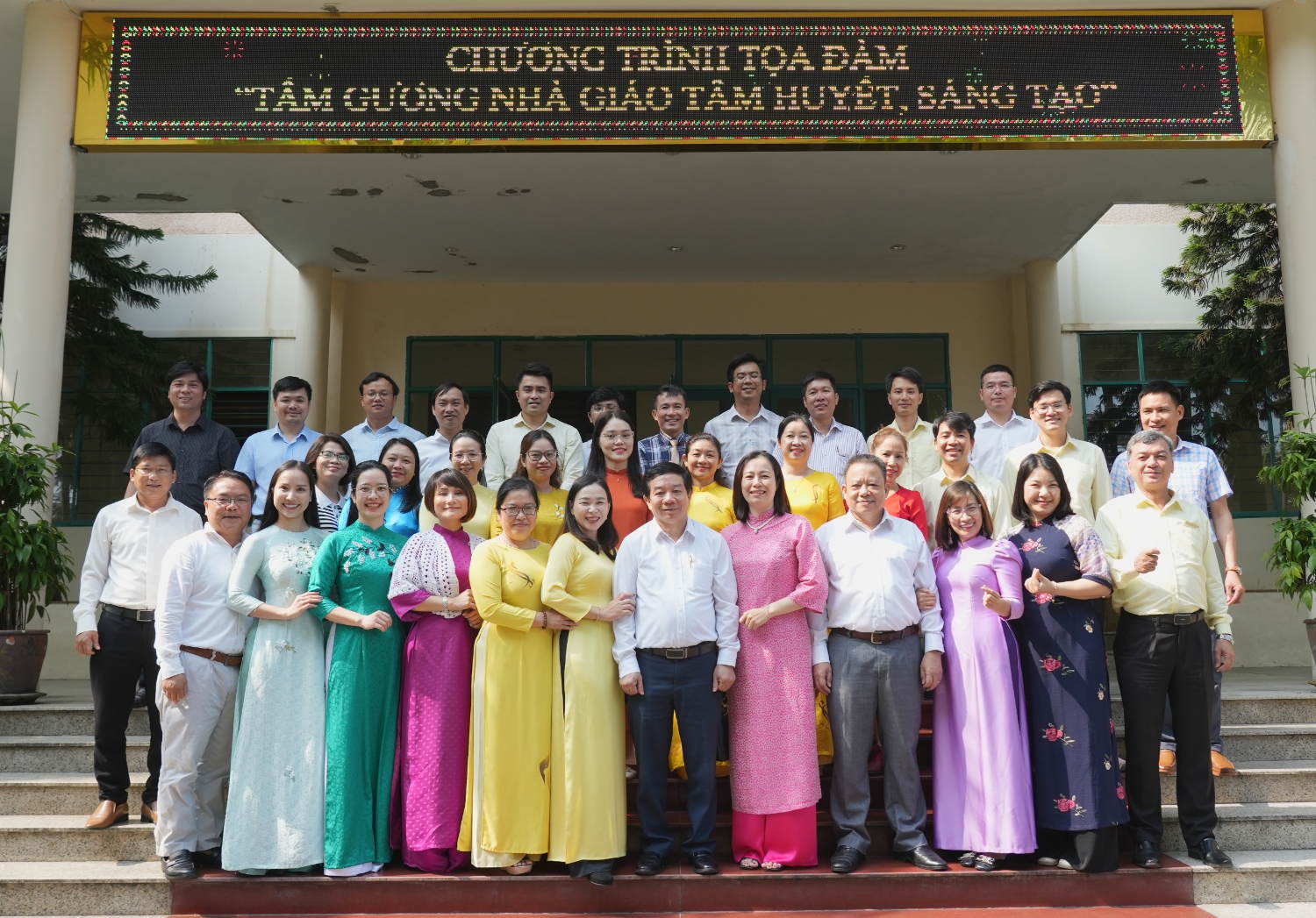 Toa tam tam guong nha giao tam huyet sang tao 03