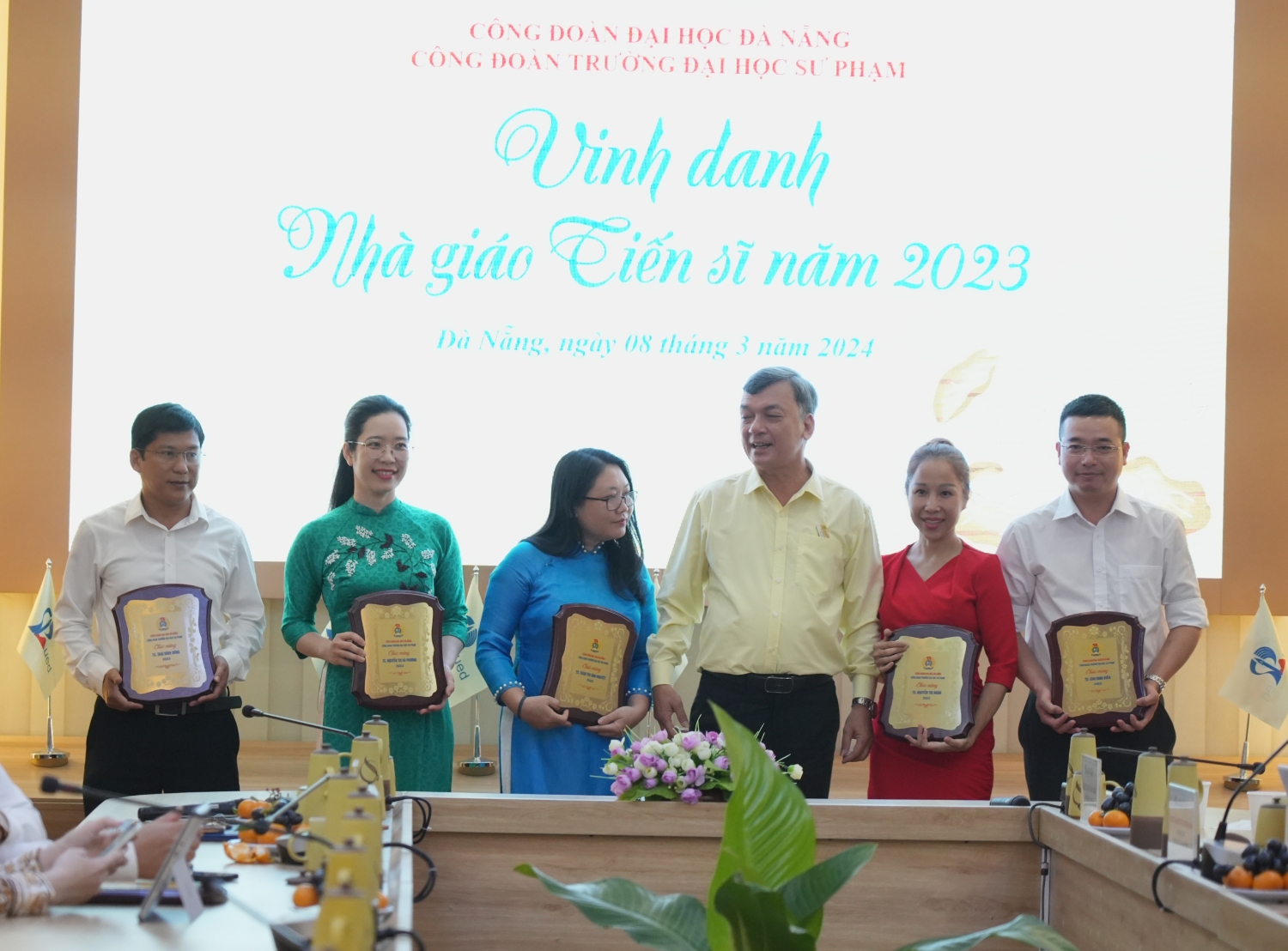 Toa tam tam guong nha giao tam huyet sang tao 05