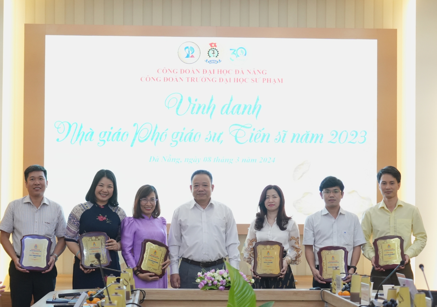 Toa tam tam guong nha giao tam huyet sang tao 09