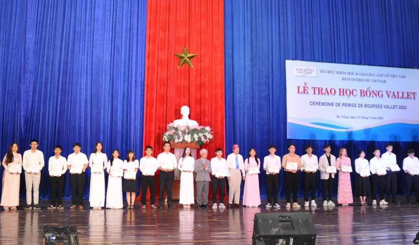 Le Trao hoc bong Vallet nam 2023 tai Da Nang