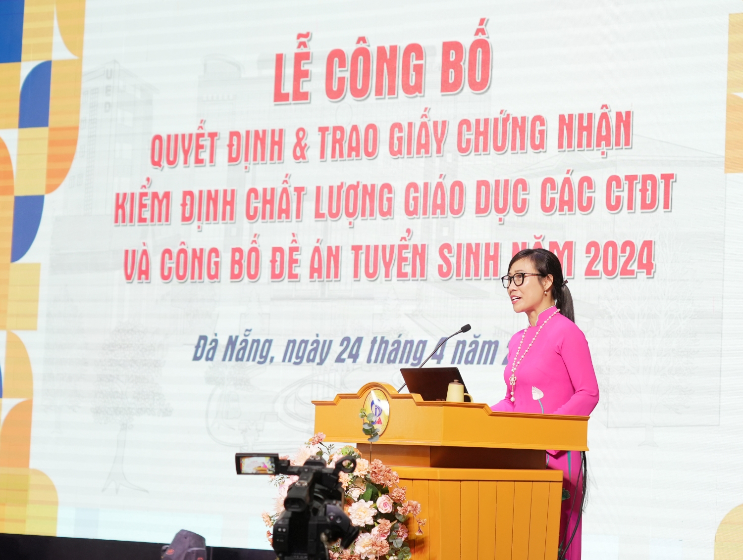 Trao GCN TS Ta Thi Thu Hien 01